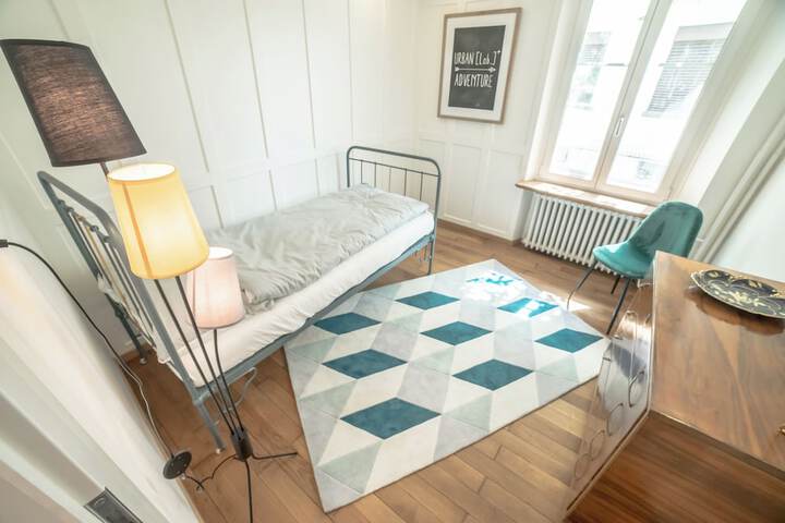 Room 6 of 40