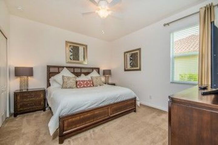 Room 10 of 27