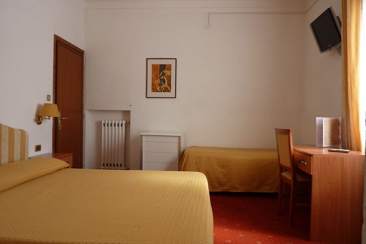 Room 7 of 61