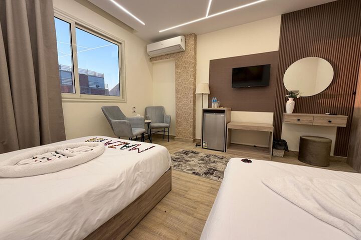 Room 42 of 177