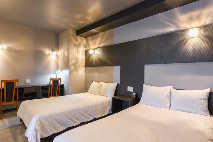 Room 4 of 19