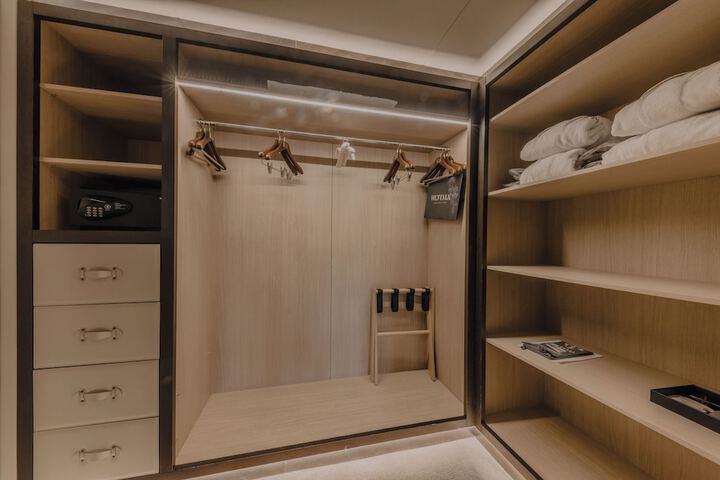 Room 11 of 90