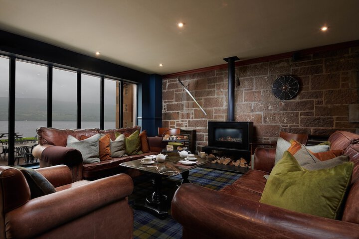 Lounge 62 of 77