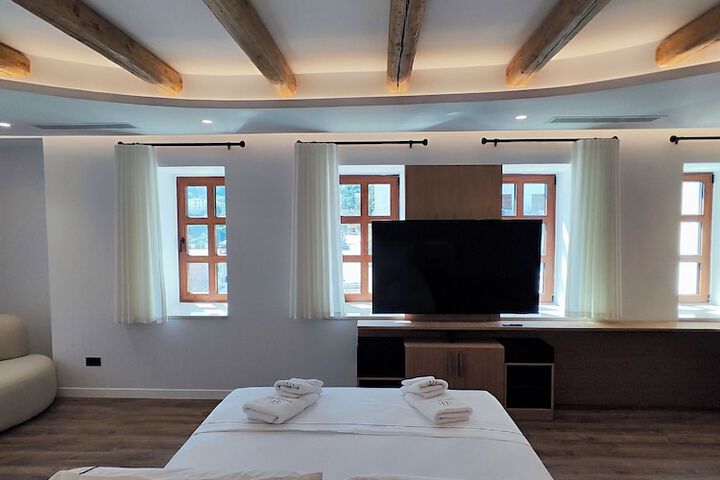Room 3 of 44