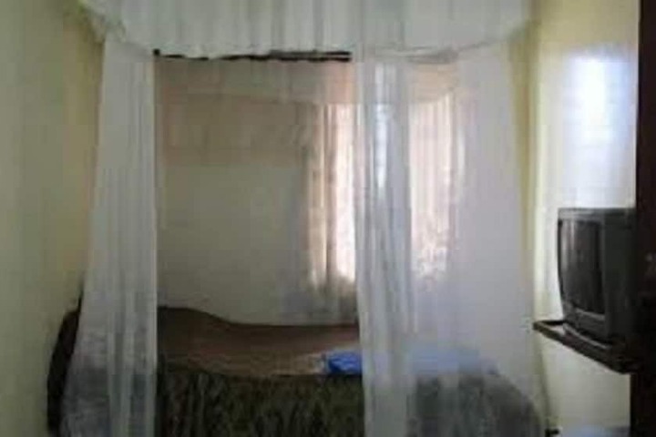 Room 5 of 16