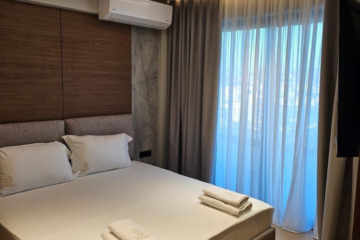 Room 13 of 77