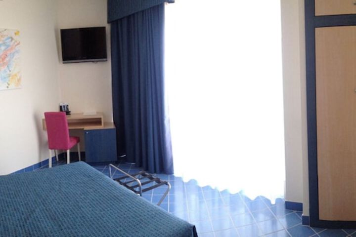Room 6 of 66