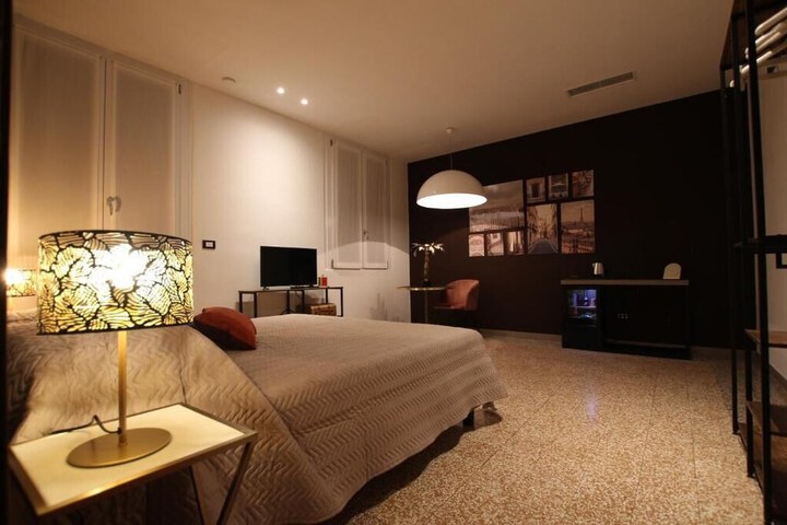 Room 4 of 35
