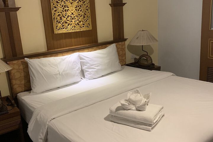 Room 12 of 77