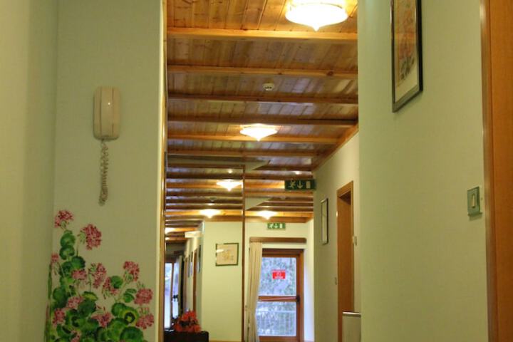 Ballroom/Hall 44 of 61