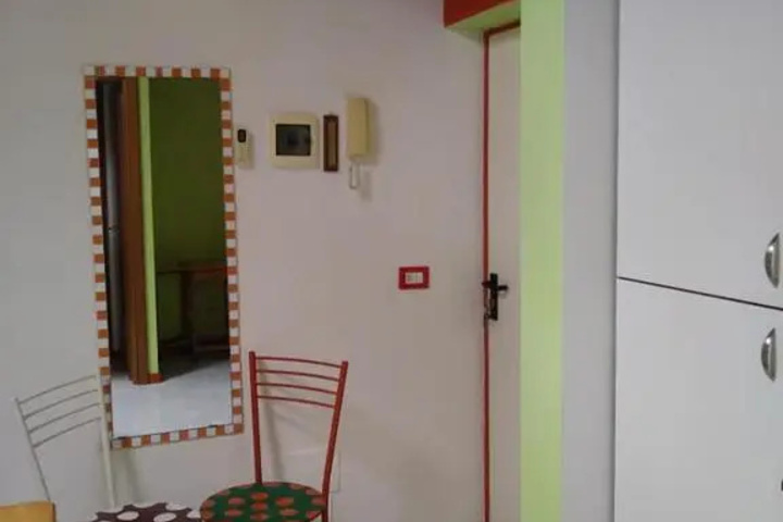 Room 8 of 12