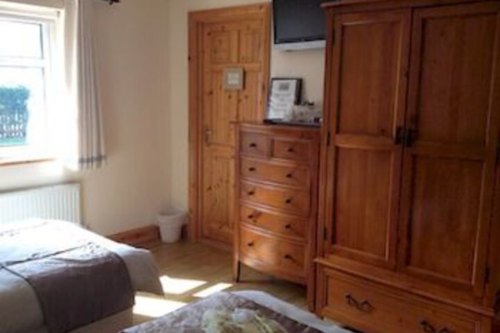 Room 4 of 7