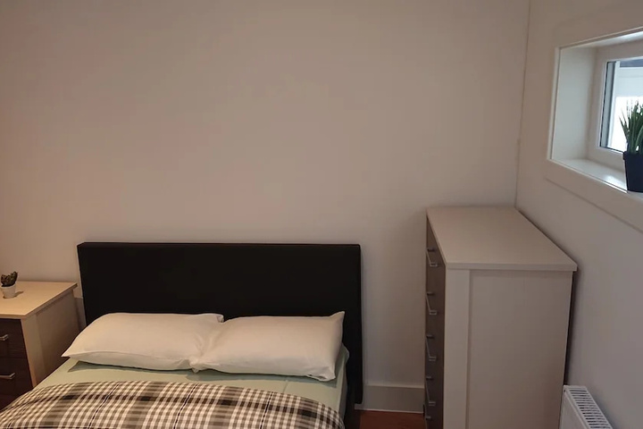 Room 2 of 25