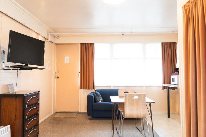 Room 6 of 34