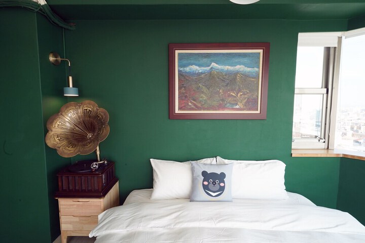 Room 6 of 45