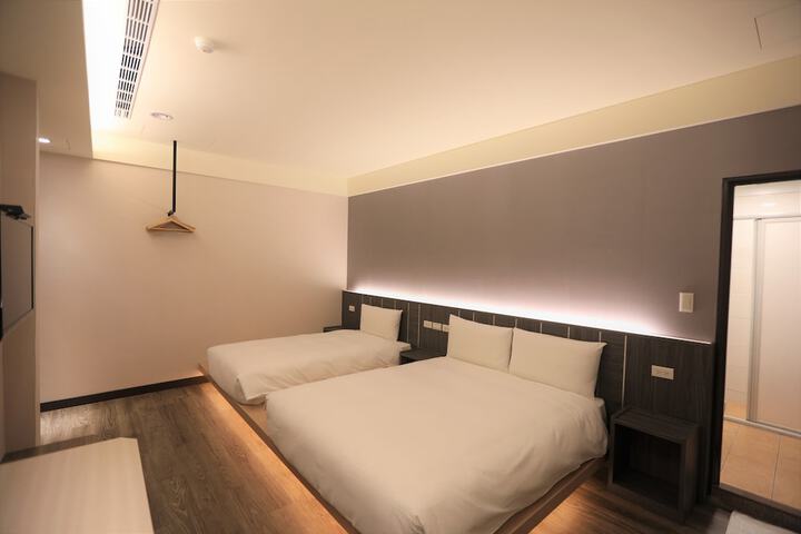 Room 50 of 79