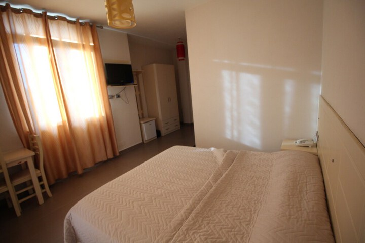 Room 6 of 69
