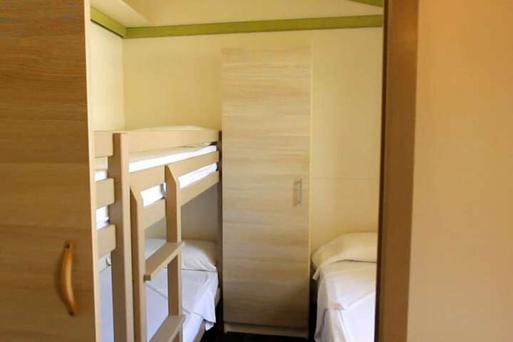 Room 2 of 27