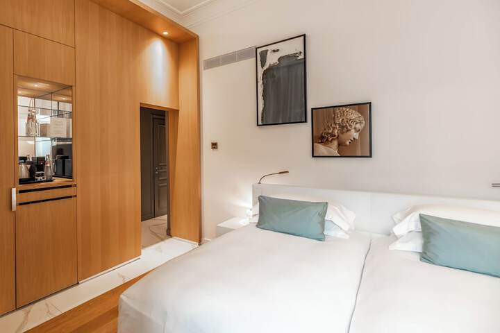 Room 42 of 255