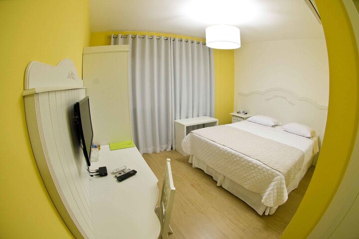 Room 8 of 38