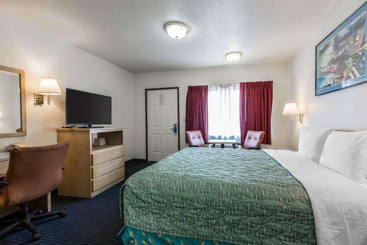 2 Queen Beds (3 of 7)
