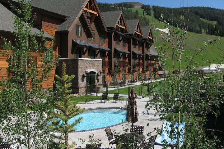 Hotel Entry