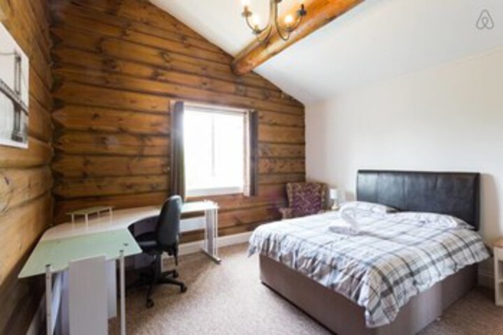 Room 10 of 15