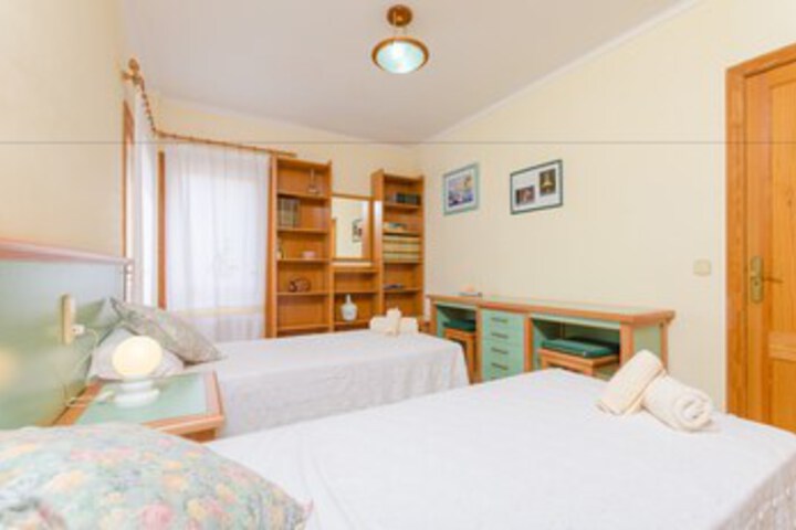Room 39 of 48