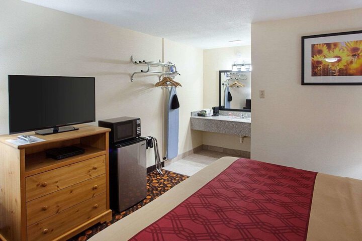 Room 8 of 26