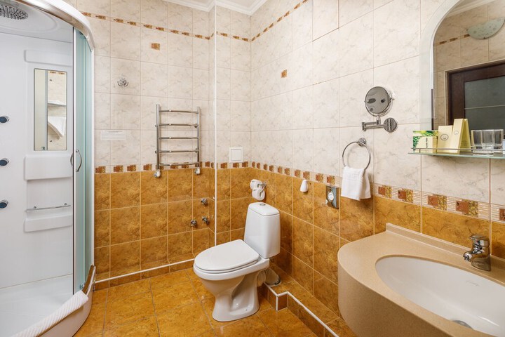 Room 15 of 19