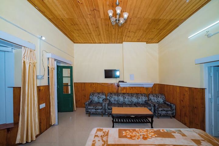 Room 13 of 18