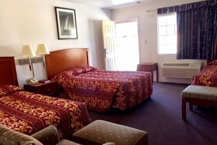 2 Queen Beds (6 of 9)