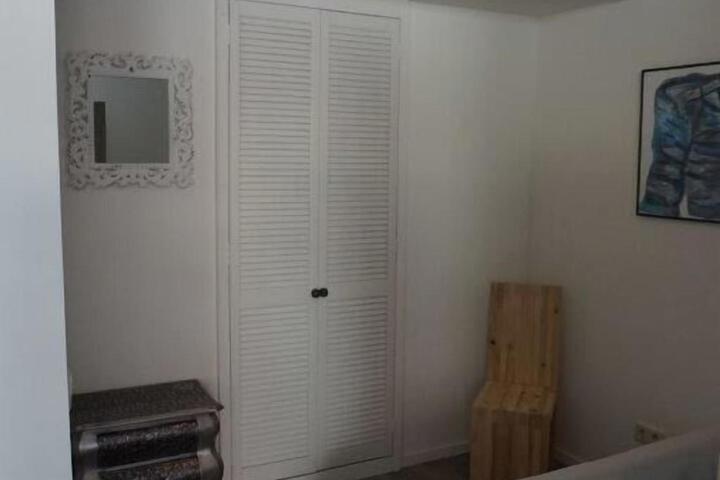 Room 9 of 9