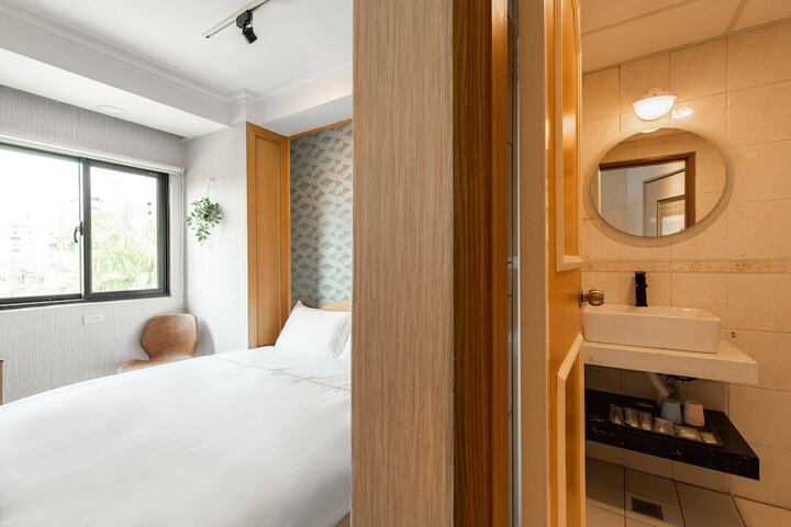 Room 14 of 37