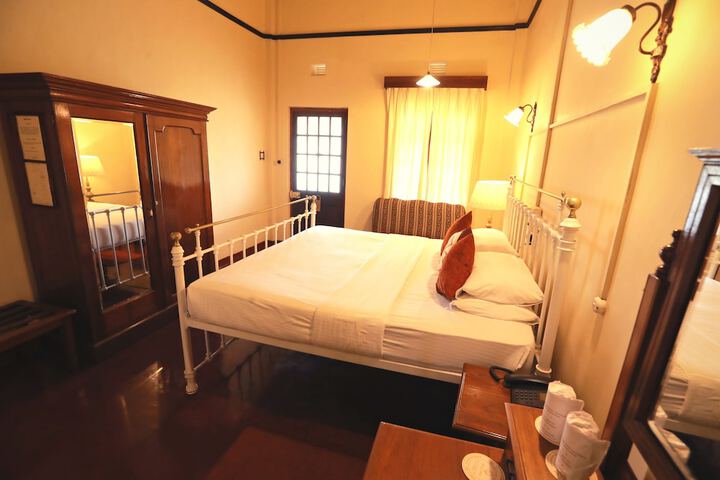Room 11 of 36