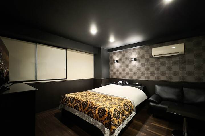 Room 4 of 32