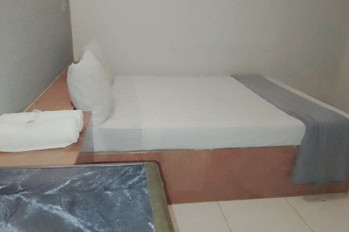 Room 5 of 13