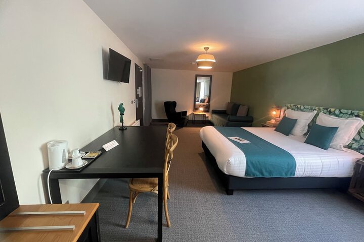 Room 33 of 59