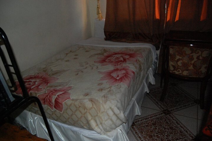 Room 5 of 12