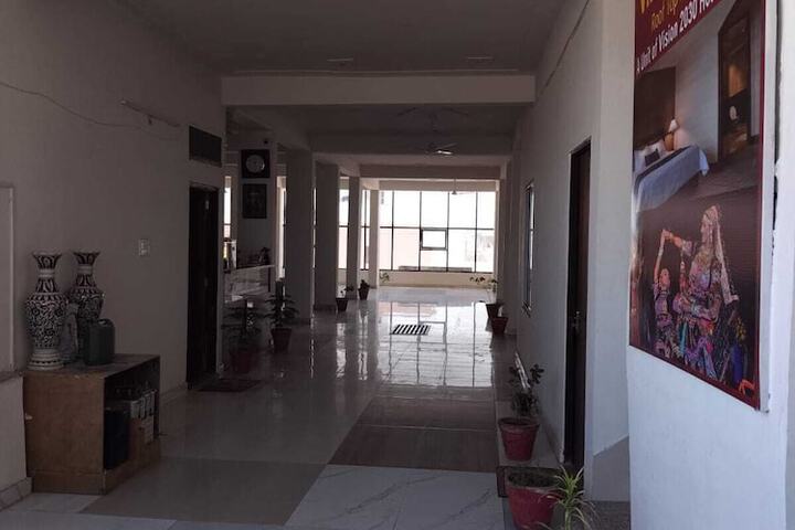 Ballroom/Hall 39 of 52