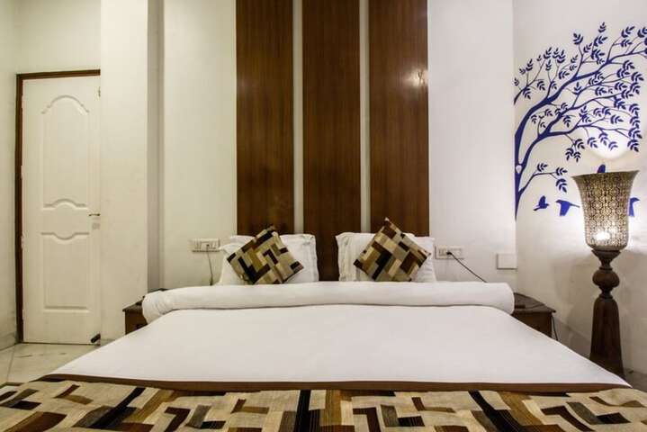 Room 9 of 20