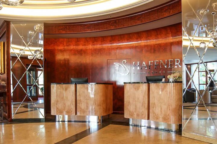 Entrance & Lobby