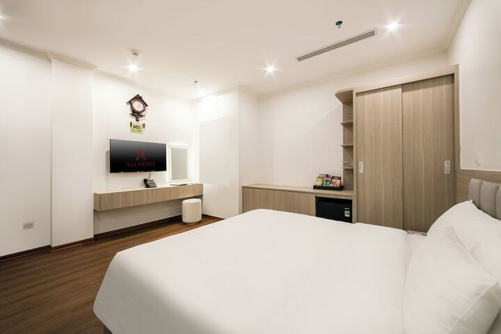 Room 6 of 16