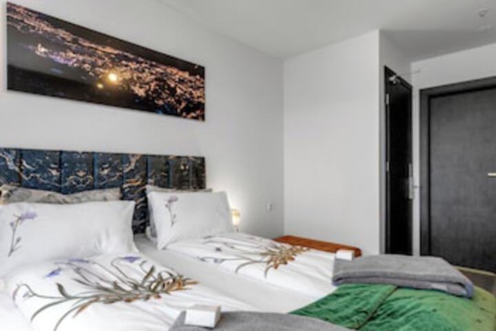Room 127 of 219