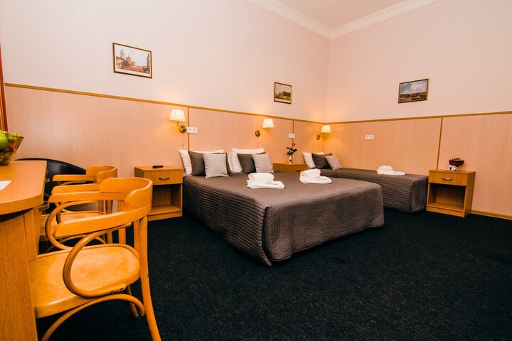 Room 11 of 52