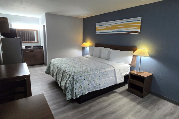 Room 8 of 24