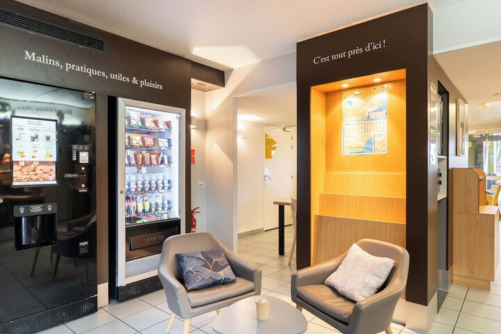 Entrance & Lobby