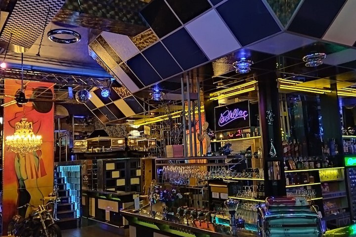 Lounge 67 of 99