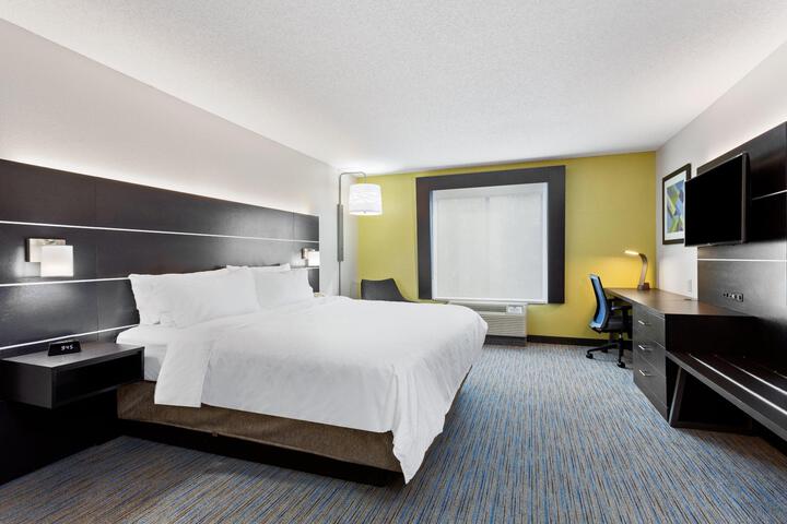 Standard Room, King or Two Doubles (3 of 4)