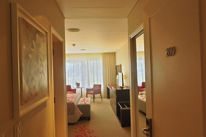 Room 6 of 40
